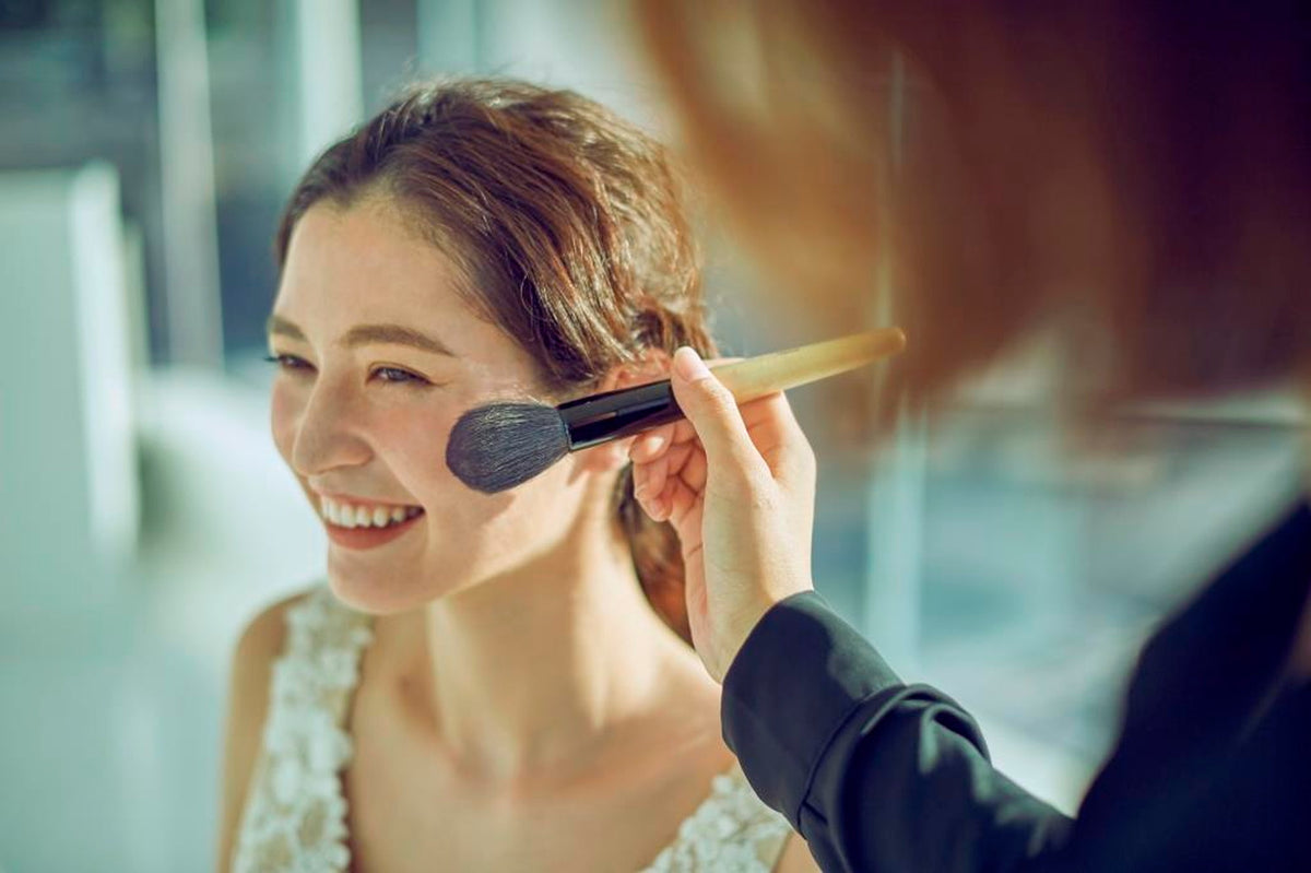 白を基調にした明るいお部屋で誰よりも美しい花嫁に