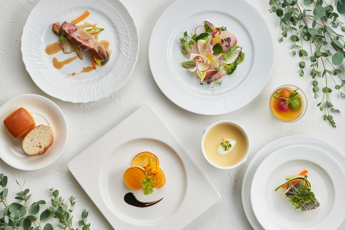 【料理】厳選された食材を使い、食べた方の心に響くお料理をご提供。ホテルならではの上質なテーブルサービスをご提供。そして、その味やサービスの質だけではなく、価格にもご満足いただくことが信条です。