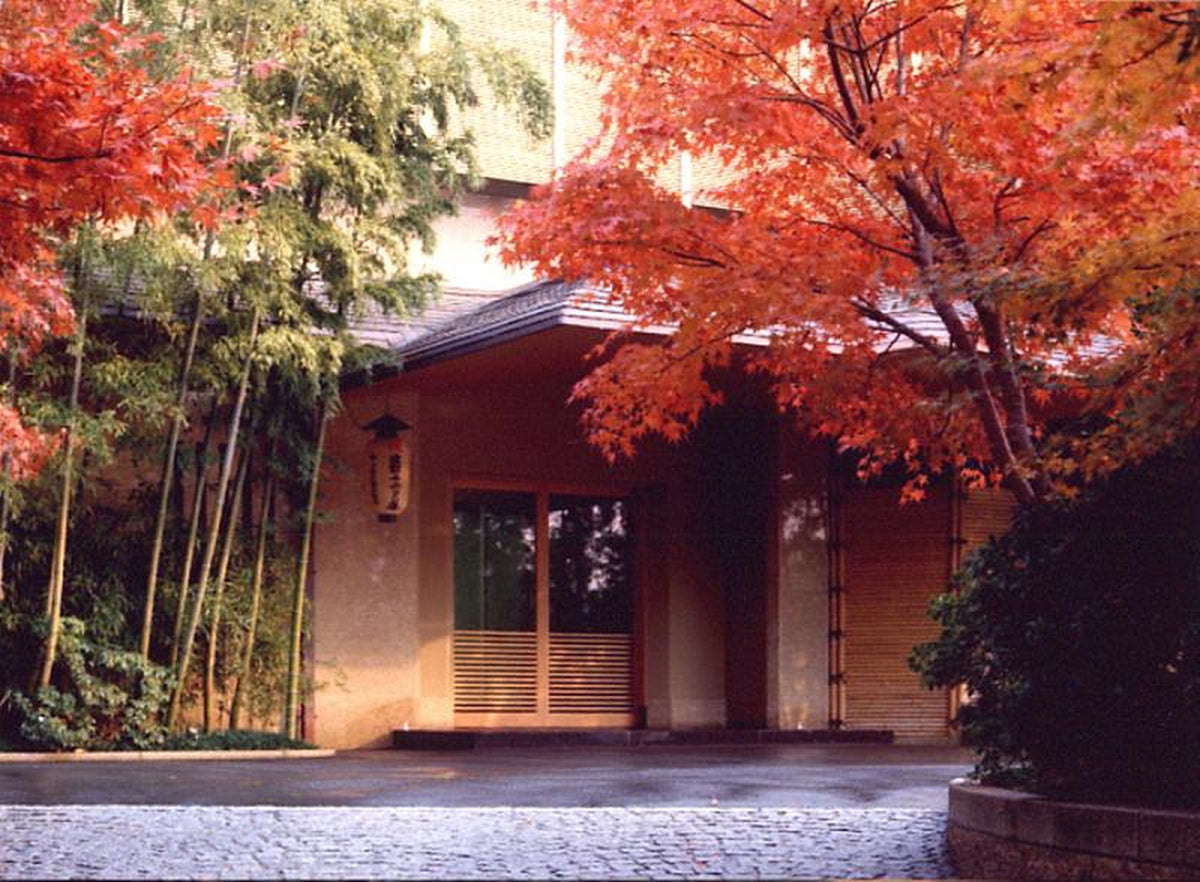 外観・エントランス\玄関2(紅葉)