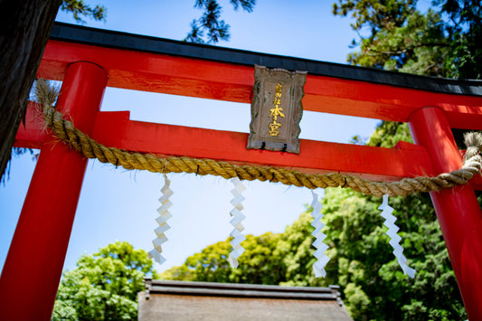 朱塗りの鳥居が美しい吉田神社