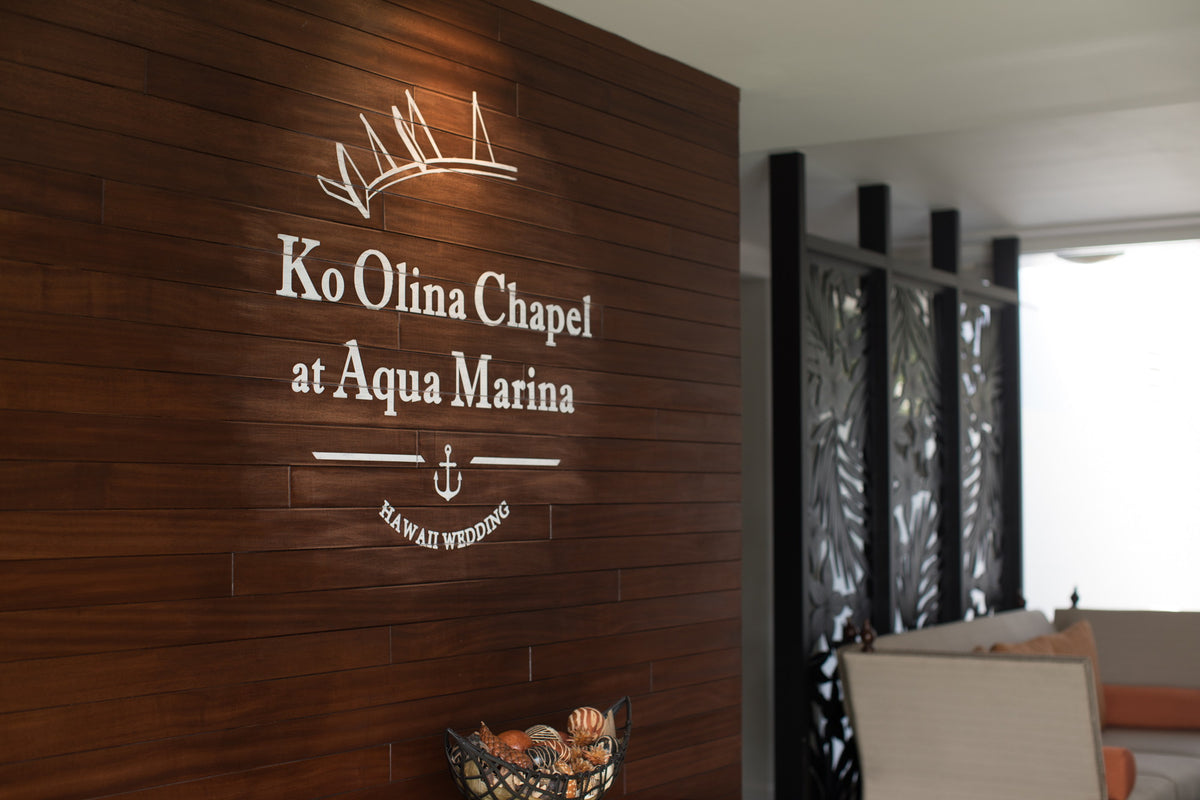 ワタベウェディングのスタッフがおふたりとゲストの皆さまをお出迎えした後、ウェルカムラウンジにご案内いたします