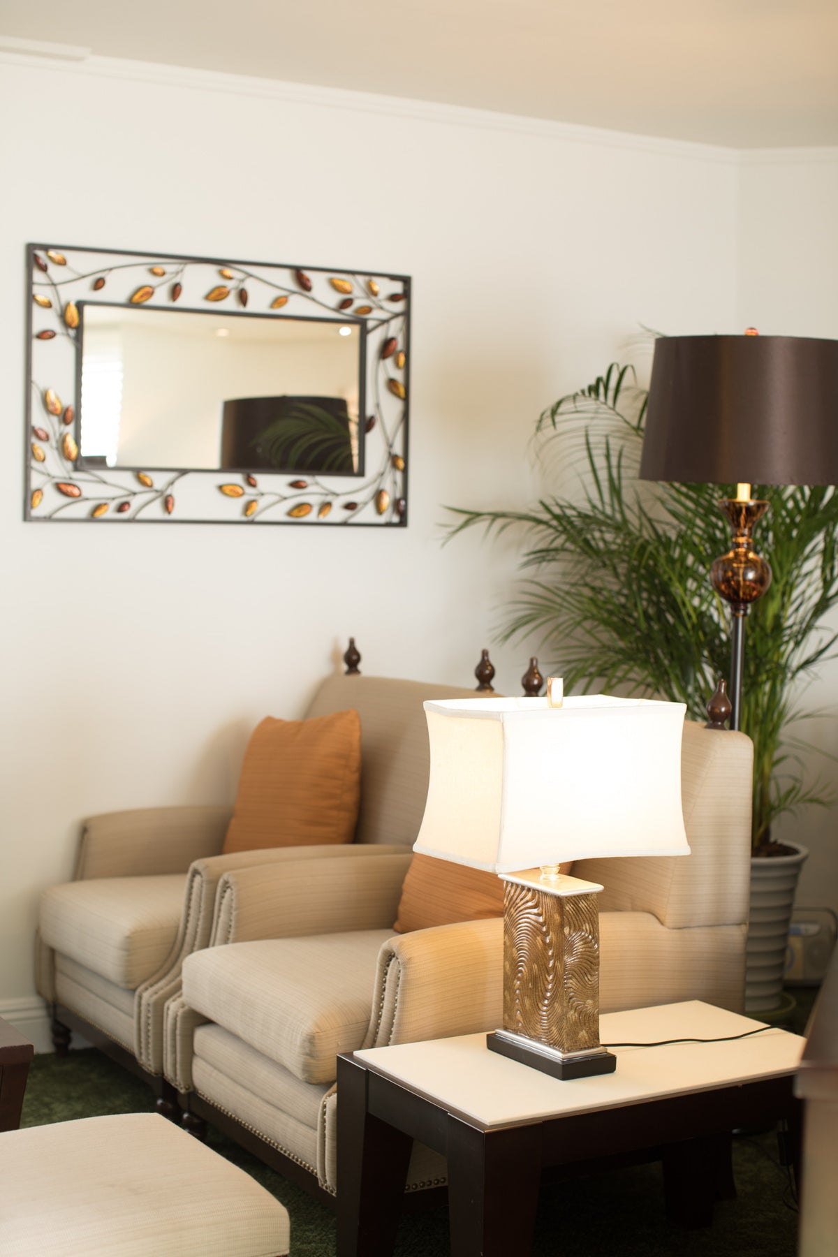 大切なゲストの皆さまにはウエルカムラウンジでおくつろぎいただきます。おふたりは別室にて牧師とご挨拶。