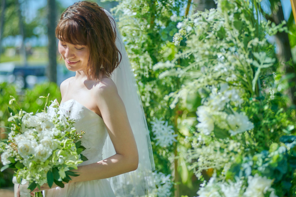 挙式後のフォトタイムも緑に囲まれて