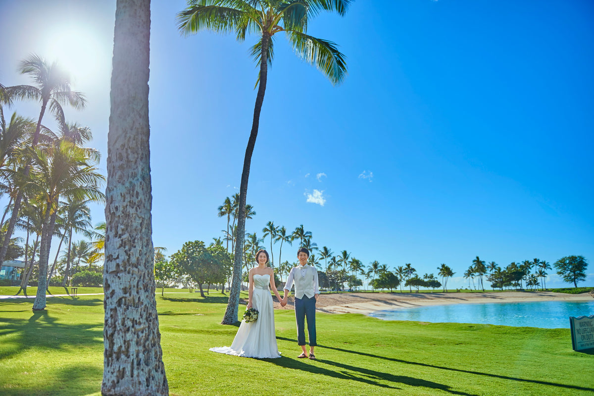 この美しいロケーションでのビーチ撮影が叶うのは、コオリナ アクア・マリーナだけ!撮影中に他のウェディングカップルがいる、なんてことは、もちろんありません。