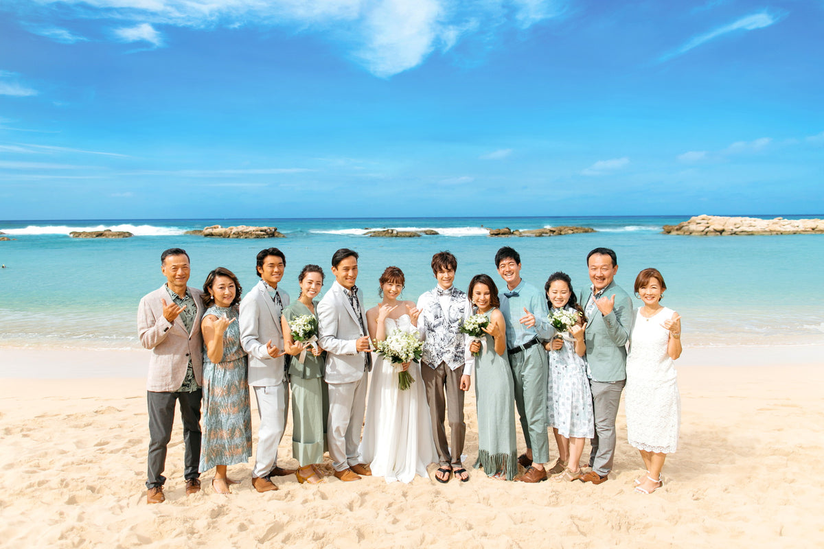 ご家族も楽しみにしていたビーチ撮影は挙式会場のすぐ傍だから叶います!