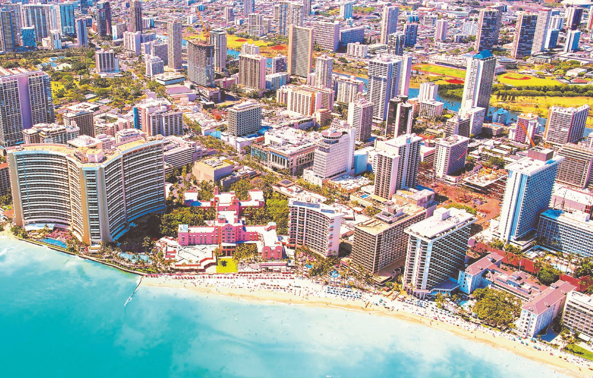 ワイキキは毎日2万人の観光客が訪れる大都市。ホテルが80棟並び賑わいのある観光地。