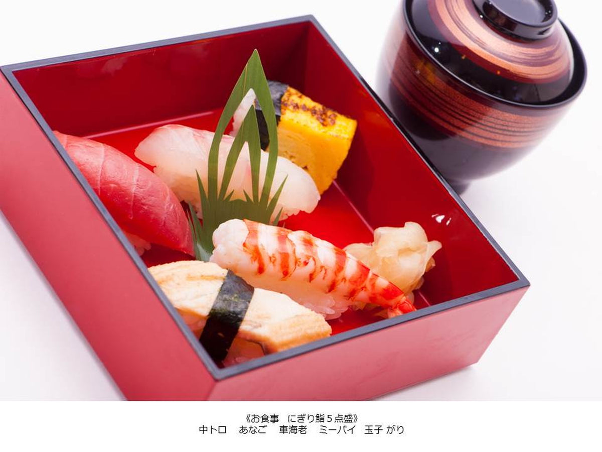 7)花水木 にぎり鮨5点盛 留碗