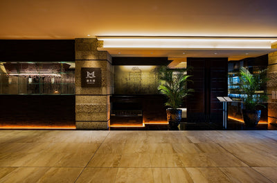 ホテルの1階にある「蜃気楼」​ステーキグリル、鉄板焼き、しゃぶしゃぶ、天ぷらのお料理別に​部屋が用意されているダイニング