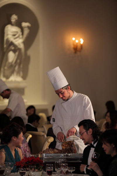 お料理はミシュランの星に輝く京都祇園『よねむら』とのコラボメニュー。婚礼料理の常識を裏切る驚きに満ちた一皿。