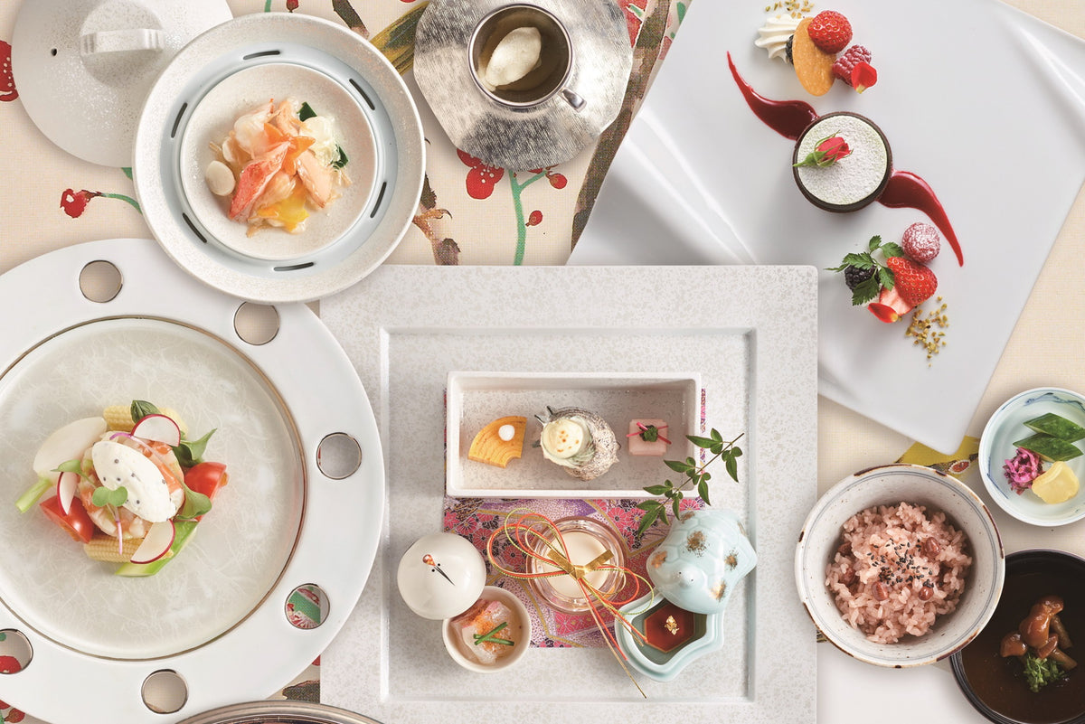 受け継がれる匠の技術、幸せを彩るおもてなし料理。和洋中それぞれの料理人たちが、確かな技術をもって特別な日の大切なお客様をおもてなしいたします。