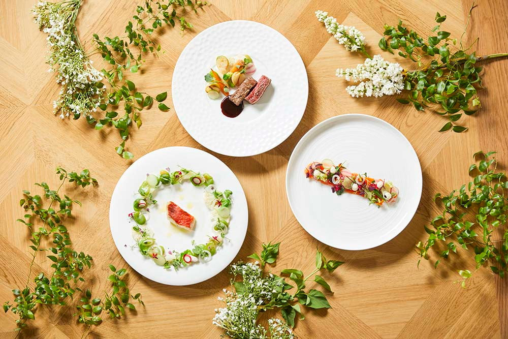エヴァウィン小山では、シェフと相談しながらお料理を決めていただけます。季節の食材や思い出の料理などおふたり専用のフルオーダースタイルも対応させていただきます。